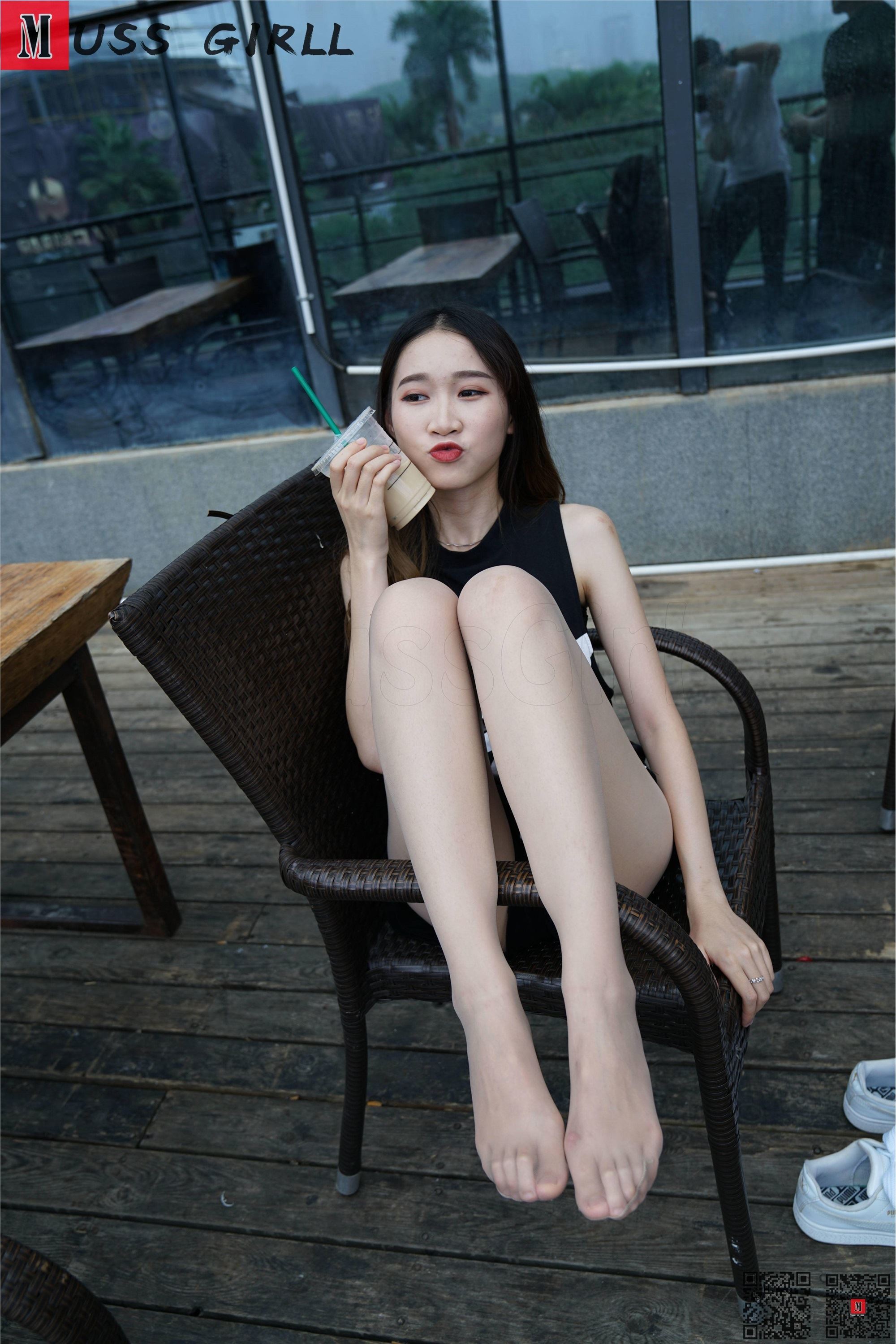 MussGirl慕丝女郎  NO.247-户外球衣肉丝美女